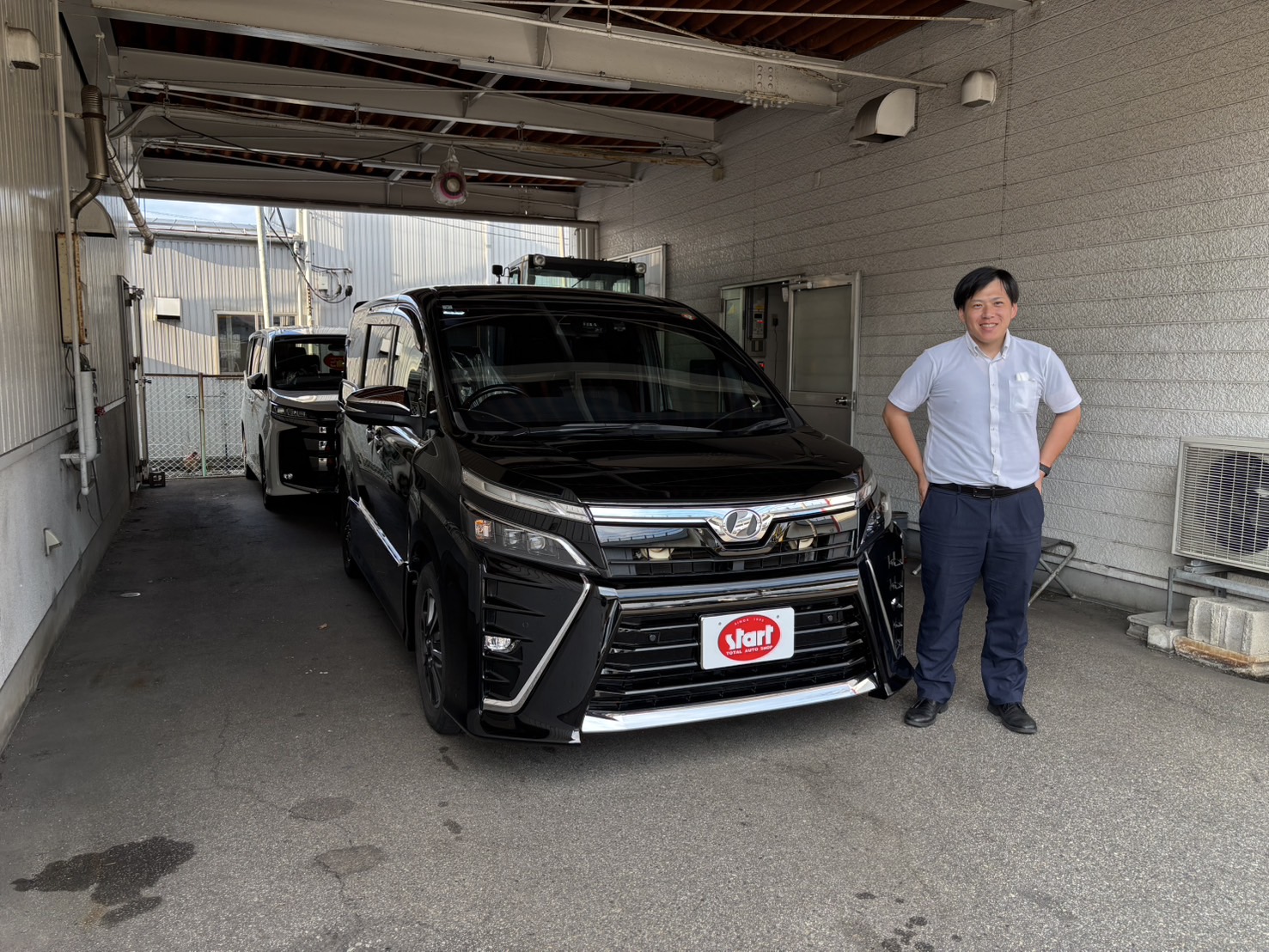 iPhone - ヴォクシーきらめっき ヴォクシー ZS キラメキ（1470114644331）の中古車 | トヨタ認定