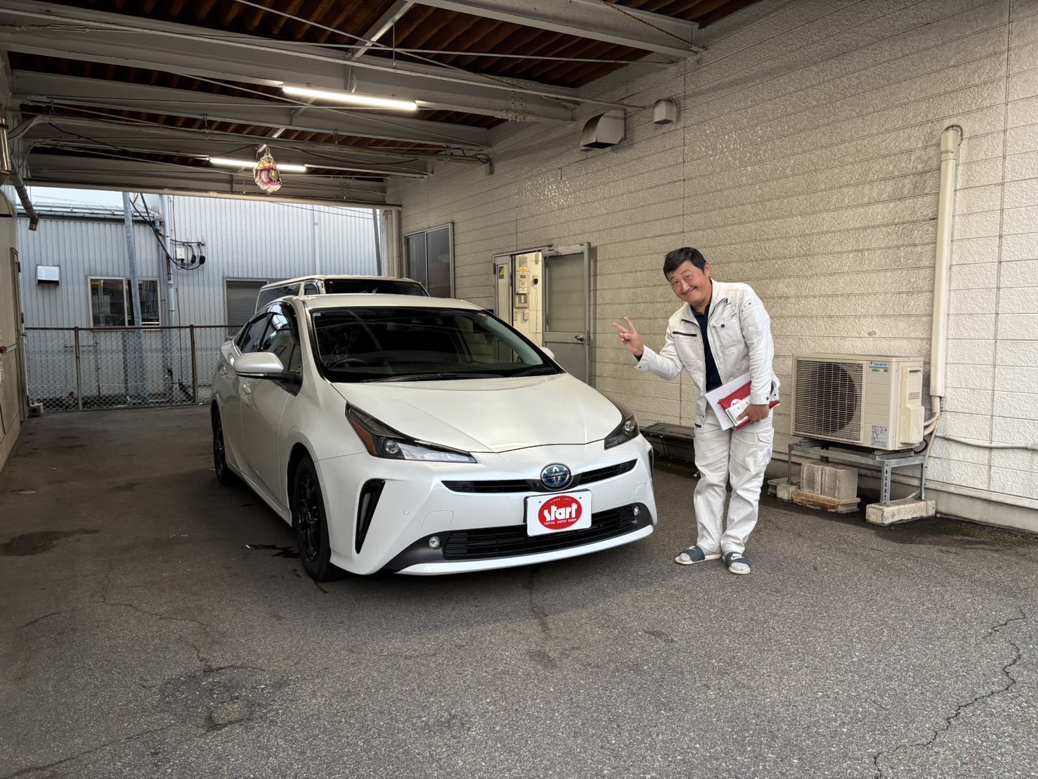 トヨタ プリウス Aツーリング・ブラックエディション | 株式会社スタート